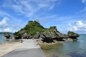 アマミチューの墓