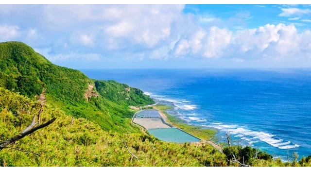 久米島の比屋定バンタ