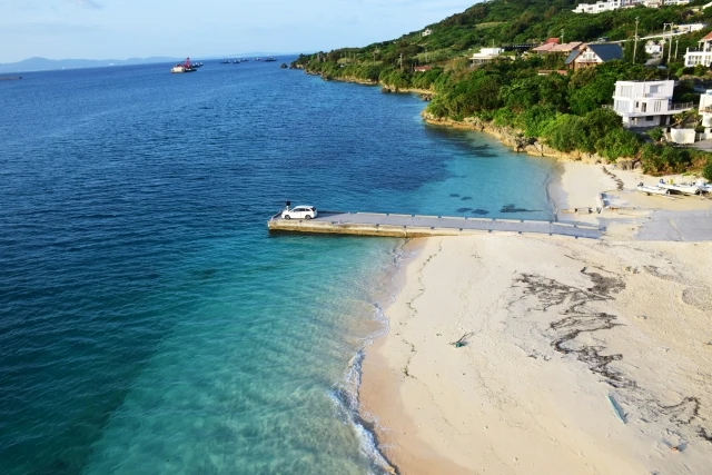 瀬底島のアンチ浜