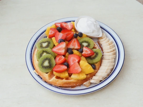 cafe and fruits BUNBUNのワッフル