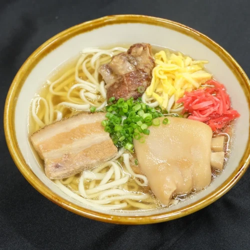 ちゅるげーそばの沖縄そば
