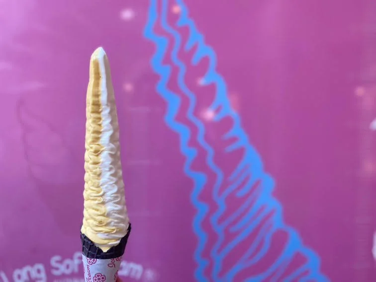 ロングソフトクリーム沖縄アメリカンビレッジ