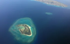 水納島(クロワッサンアイランド)
