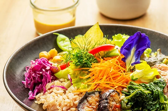 樂園カフェのサラダボウル