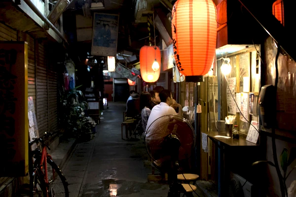 夜の栄町市場