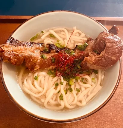 お食事処 三色屋の炙りソーキそば