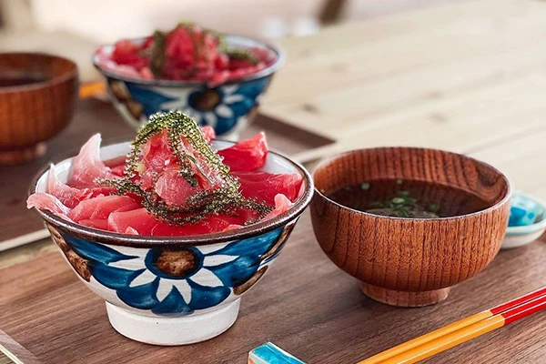 つなや食堂