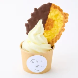 余白と甘さの塩ソフトクリーム
